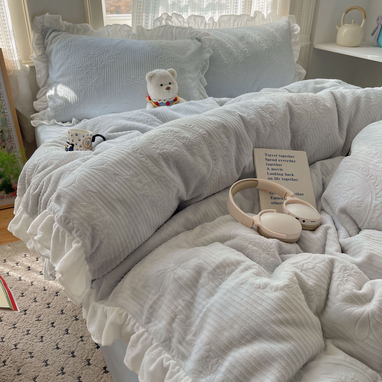 三朵家纺 2025新款韩系花边雕花绒牛奶绒法莱绒四件套 鸢尾浅梦