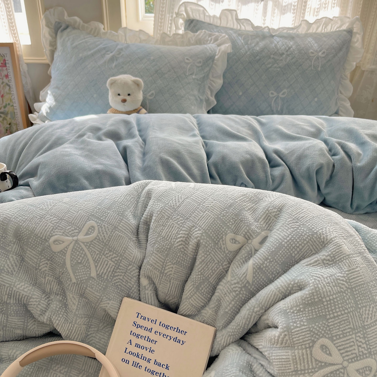 91家纺网 家纺一手货源 找家纺 三朵家纺 2025新款韩系花边雕花绒牛奶绒法莱绒四件套 拾光里里