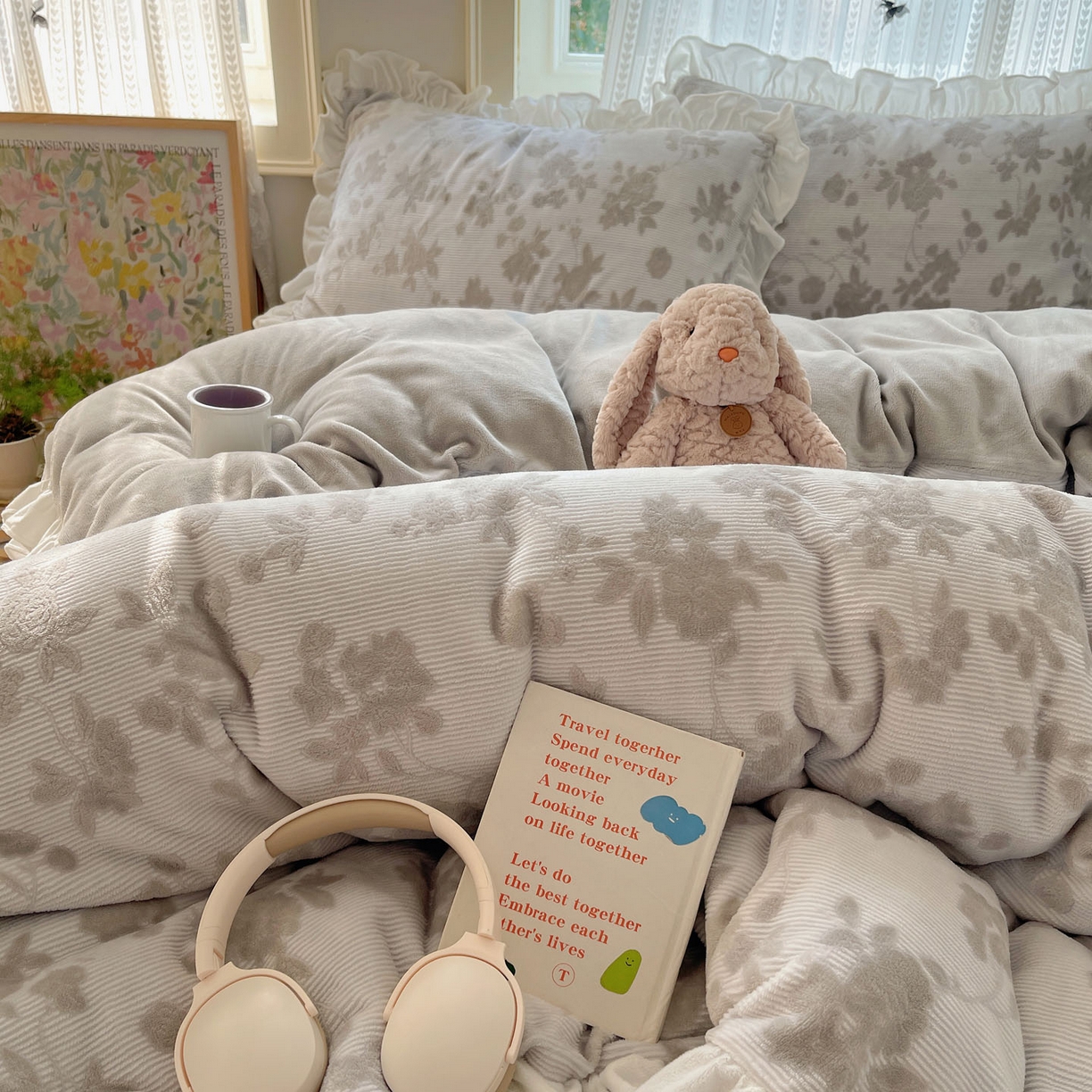 91家纺网 家纺一手货源 找家纺 三朵家纺 2025新款韩系花边雕花绒牛奶绒法莱绒四件套 蔷薇梦境