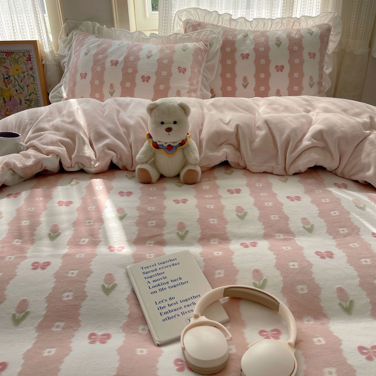 91家纺网 家纺一手货源 找家纺 三朵家纺 2025新款韩系花边雕花绒牛奶绒法莱绒四件套 恋花小经粉