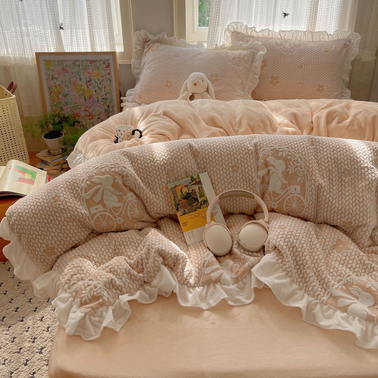 91家纺网 家纺一手货源 找家纺 三朵家纺 2025新款韩系花边雕花绒牛奶绒法莱绒四件套 精灵兔