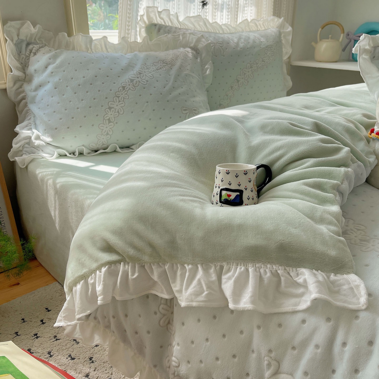 91家纺网 家纺一手货源 找家纺 三朵家纺 2025新款韩系花边雕花绒牛奶绒法莱绒四件套 海棠秘境