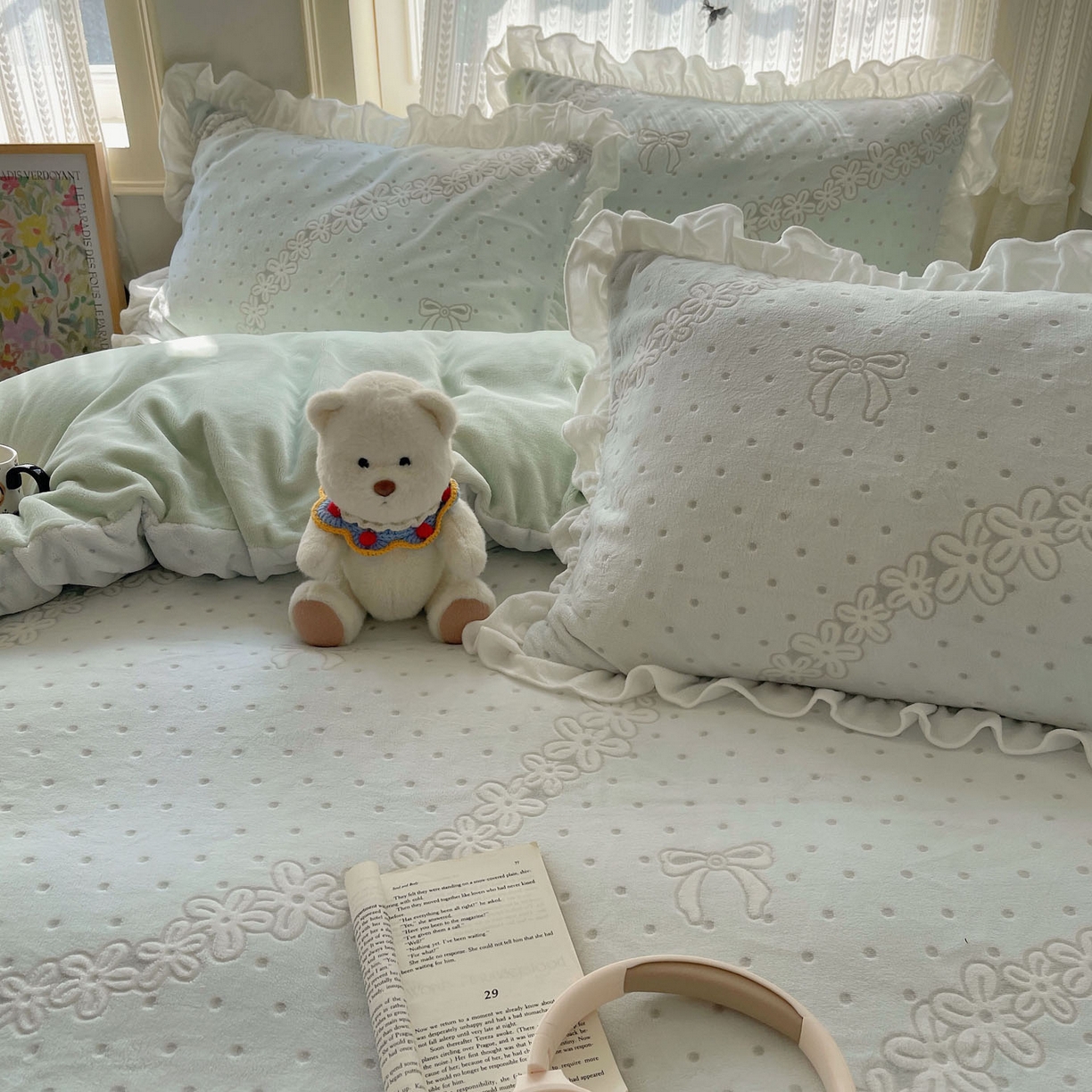 91家纺网 家纺一手货源 找家纺 三朵家纺 2025新款韩系花边雕花绒牛奶绒法莱绒四件套 海棠秘境