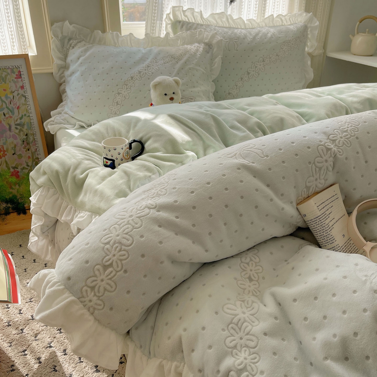 91家纺网 家纺一手货源 找家纺 三朵家纺 2025新款韩系花边雕花绒牛奶绒法莱绒四件套 海棠秘境