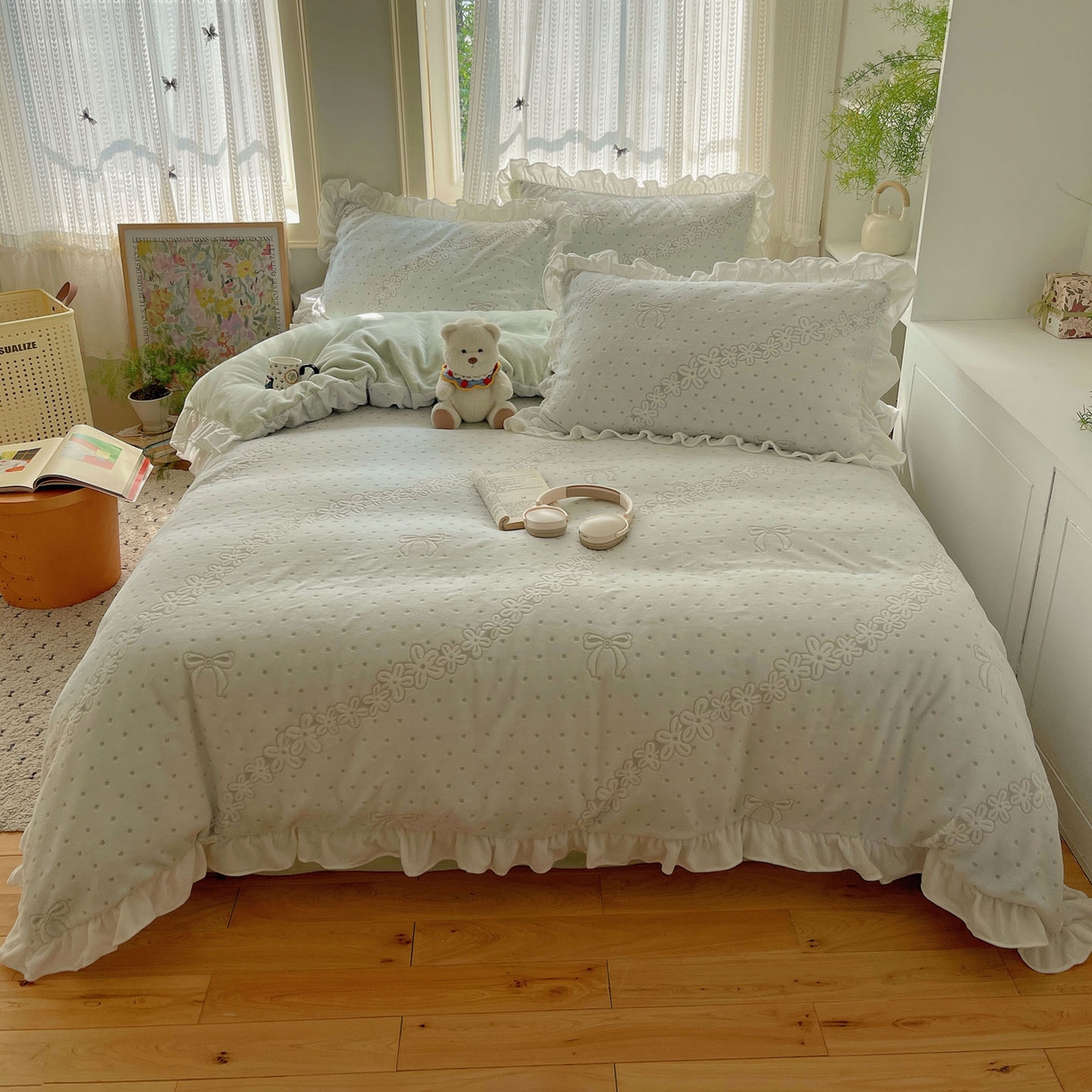 91家纺网 家纺一手货源 找家纺 三朵家纺 2025新款韩系花边雕花绒牛奶绒法莱绒四件套 海棠秘境