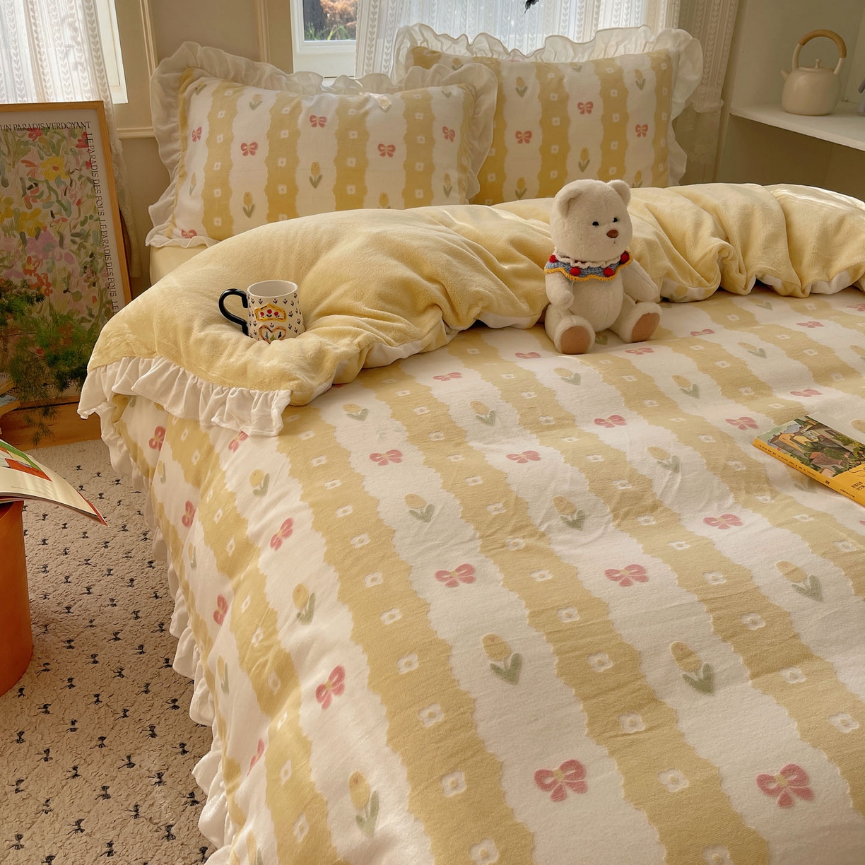 91家纺网 家纺一手货源 找家纺 三朵家纺 2025新款韩系花边雕花绒牛奶绒法莱绒四件套 恋花小经黄