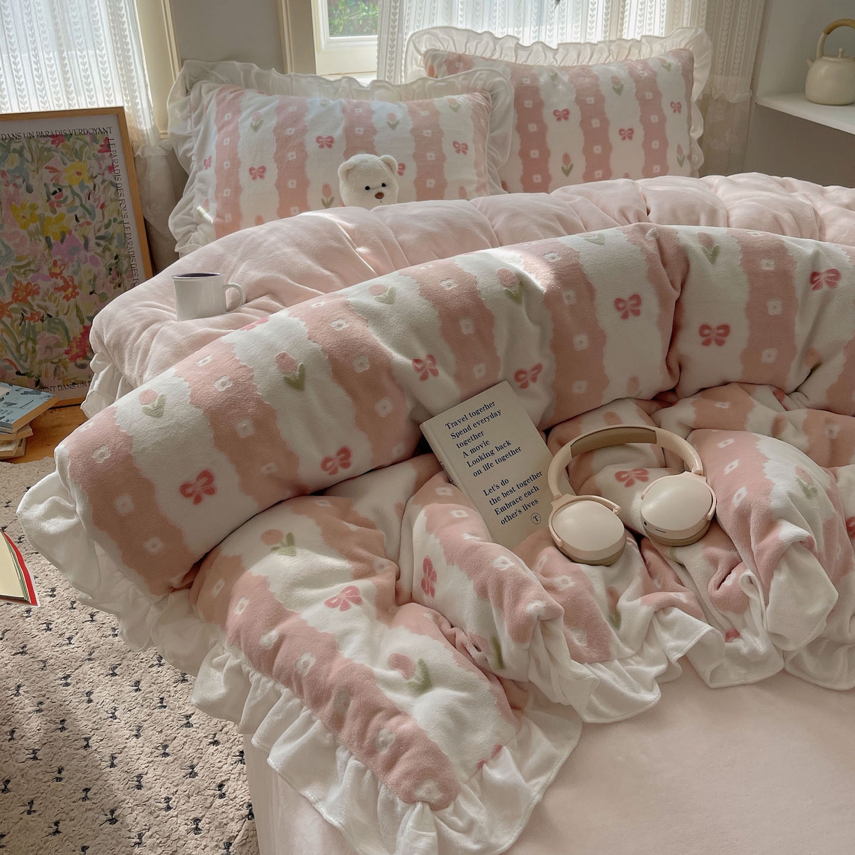 91家纺网 家纺一手货源 找家纺 三朵家纺 2025新款韩系花边雕花绒牛奶绒法莱绒四件套 恋花小经粉