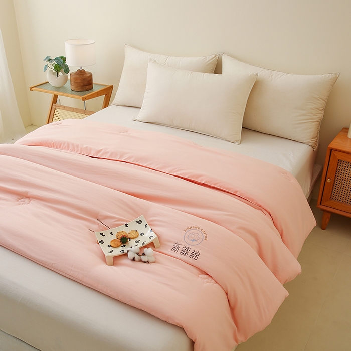 91家纺网 家纺一手货源 找家纺 爱诗诺家纺 2025新款拼色无印风新疆棉花被春秋被夏被四季被被子被芯 少女粉