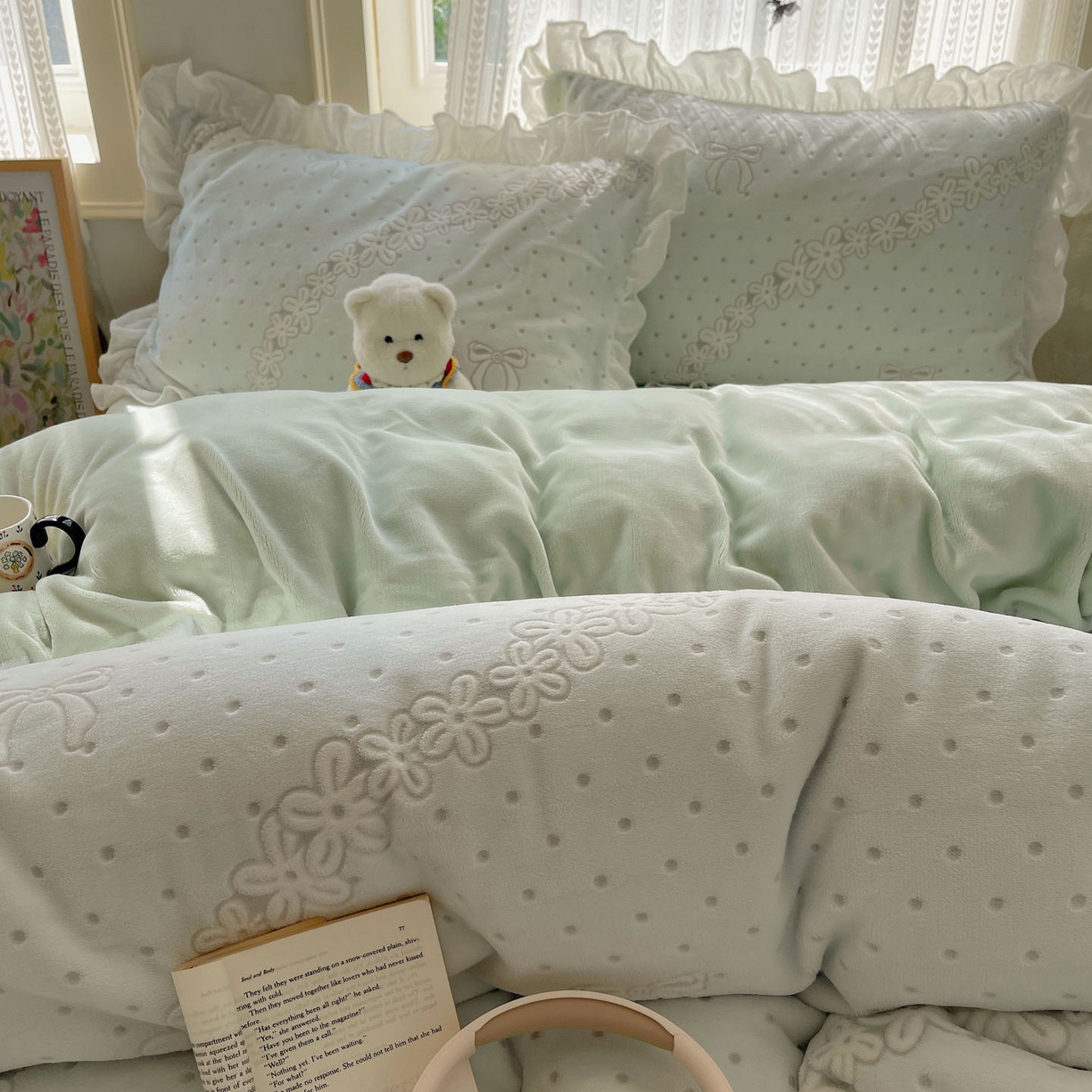 91家纺网 家纺一手货源 找家纺 三朵家纺 2025新款韩系花边雕花绒牛奶绒法莱绒四件套 海棠秘境