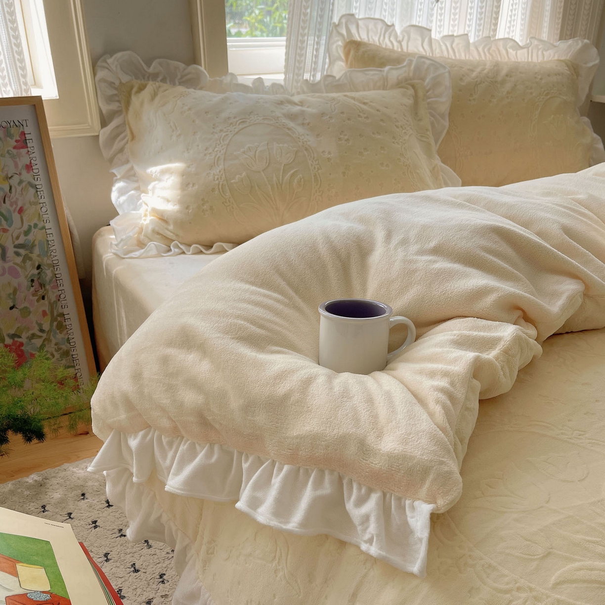 91家纺网 家纺一手货源 找家纺 三朵家纺 2025新款韩系花边雕花绒牛奶绒法莱绒四件套 屋顶花园-黄