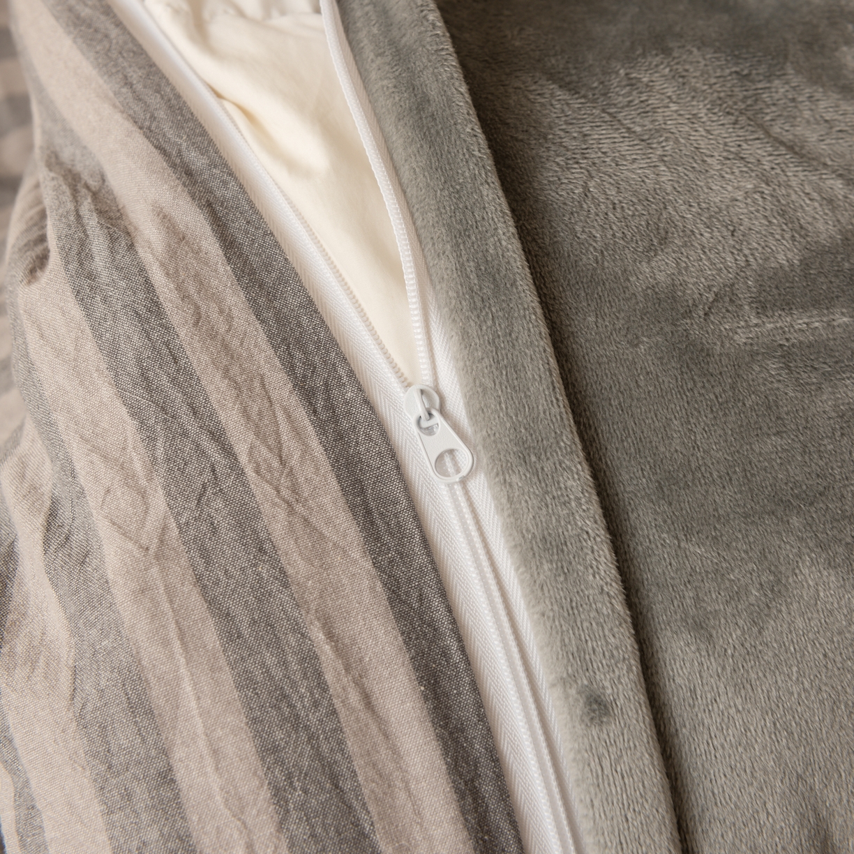 91家纺网 家纺一手货源 找家纺 雯雨家纺 2025新款一面全棉一面牛奶绒可拆洗冬被被子被芯春秋被被子被芯 棉绒-布林灰