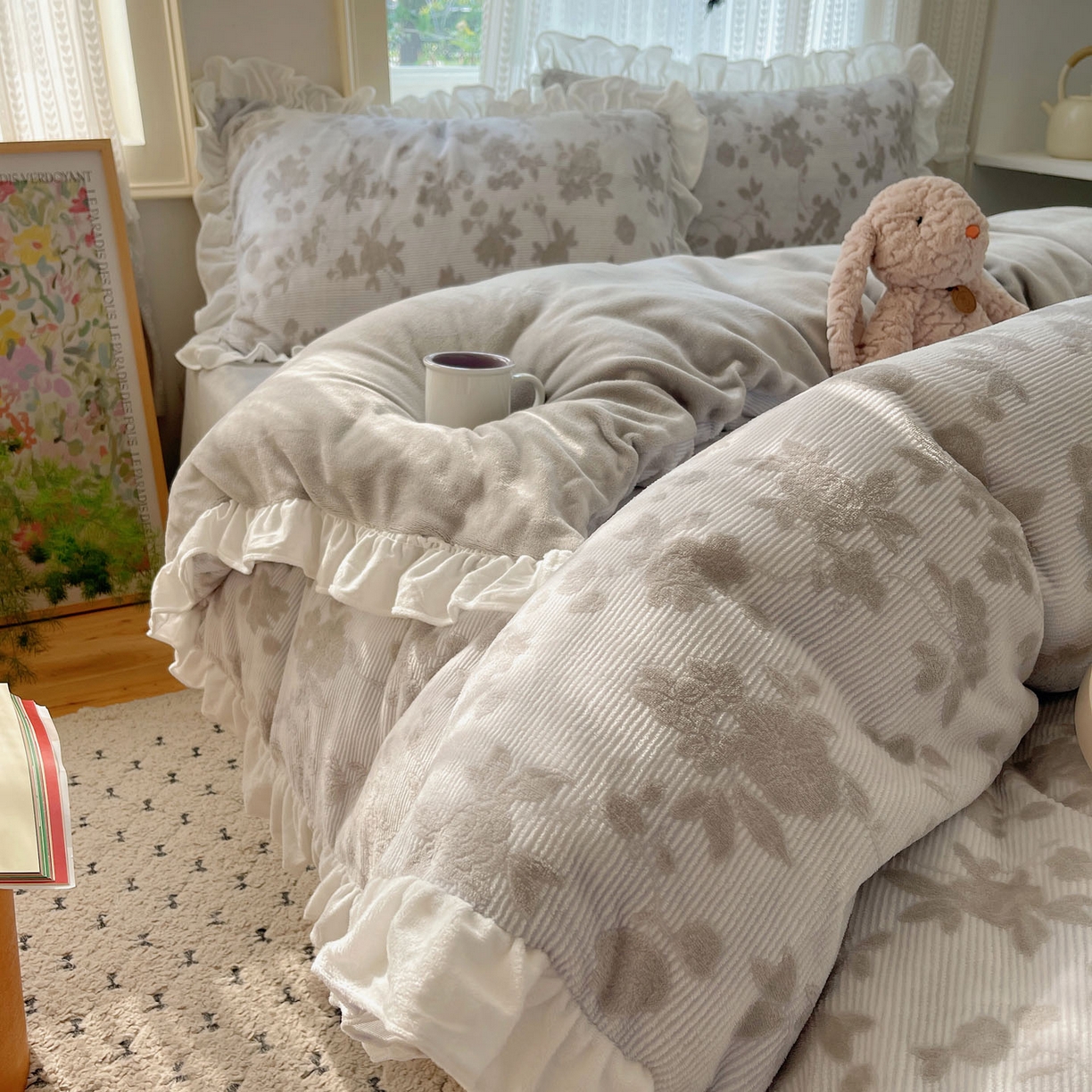 91家纺网 家纺一手货源 找家纺 三朵家纺 2025新款韩系花边雕花绒牛奶绒法莱绒四件套 蔷薇梦境