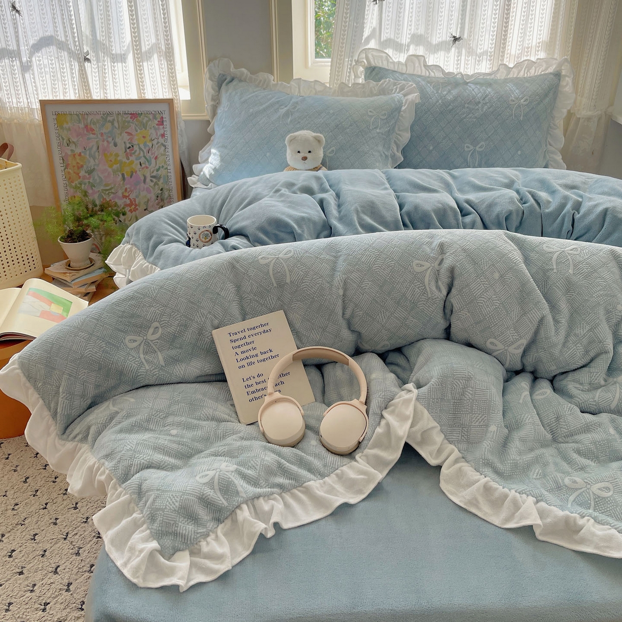 91家纺网 家纺一手货源 找家纺 三朵家纺 2025新款韩系花边雕花绒牛奶绒法莱绒四件套 拾光里里