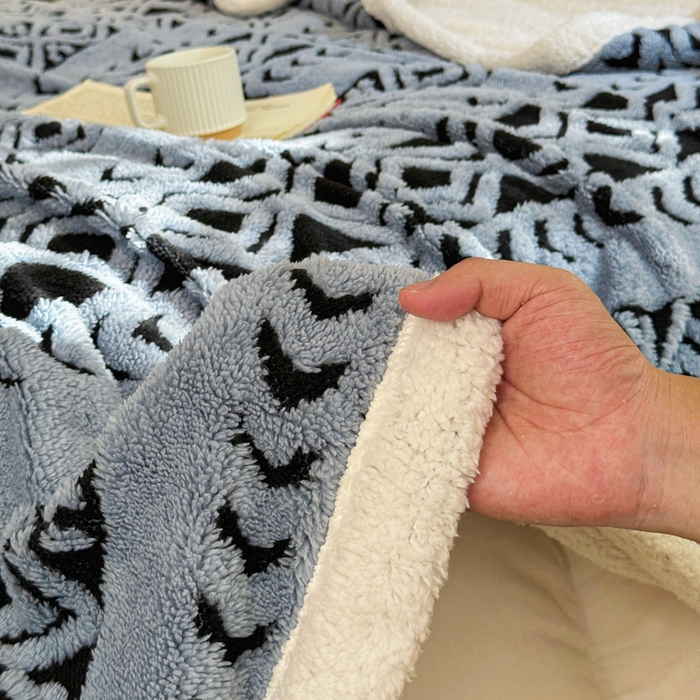 91家纺网 家纺一手货源 找家纺 卡琪曼 2025新款阳离子提花羊羔绒毛毯盖毯毯子 雾蓝