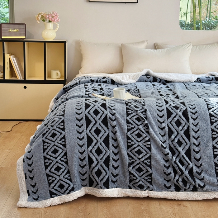 91家纺网 家纺一手货源 找家纺 卡琪曼 2025新款阳离子提花羊羔绒毛毯盖毯毯子 雾蓝