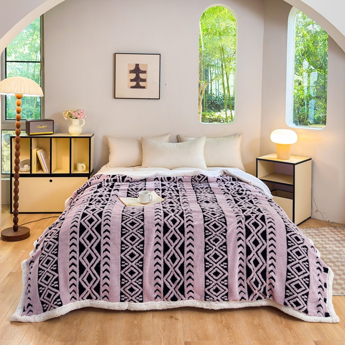 91家纺网 家纺一手货源 找家纺 卡琪曼 2025新款阳离子提花羊羔绒毛毯盖毯毯子 浅紫色