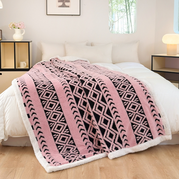 91家纺网 家纺一手货源 找家纺 卡琪曼 2025新款阳离子提花羊羔绒毛毯盖毯毯子 粉色