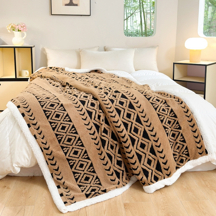 91家纺网 家纺一手货源 找家纺 卡琪曼 2025新款阳离子提花羊羔绒毛毯盖毯毯子 驼色