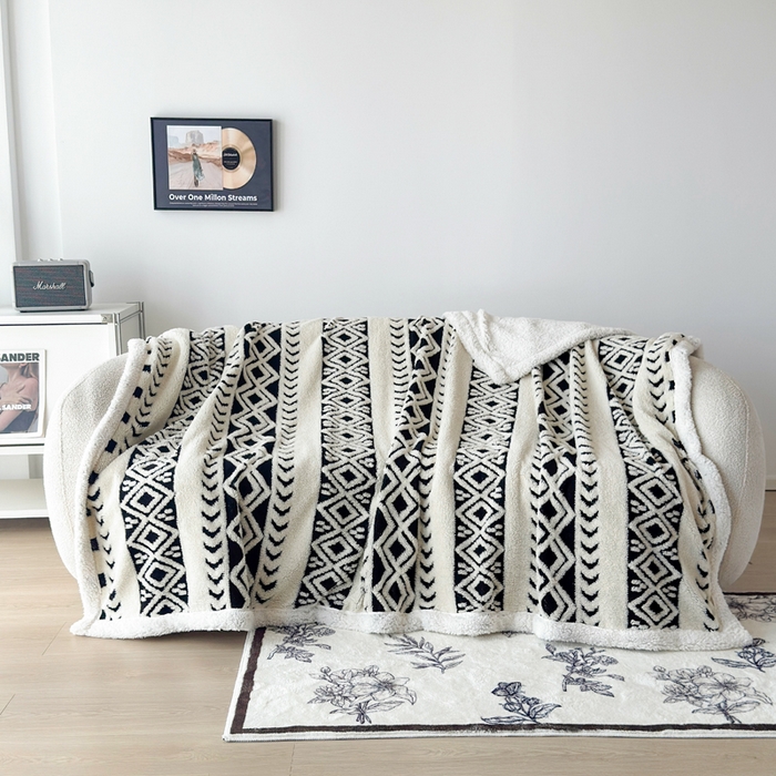 卡琪曼 2025新款阳离子提花羊羔绒毛毯盖毯毯子 米白