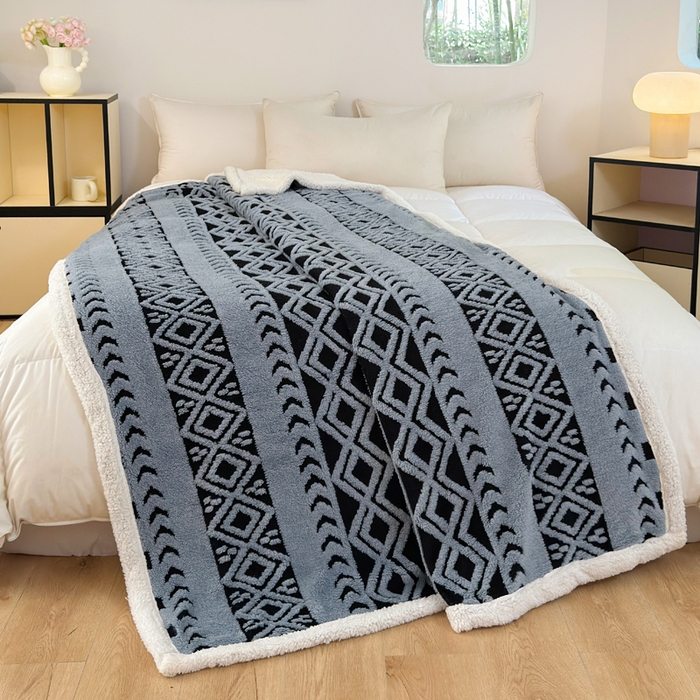 91家纺网 家纺一手货源 找家纺 卡琪曼 2025新款阳离子提花羊羔绒毛毯盖毯毯子 雾蓝