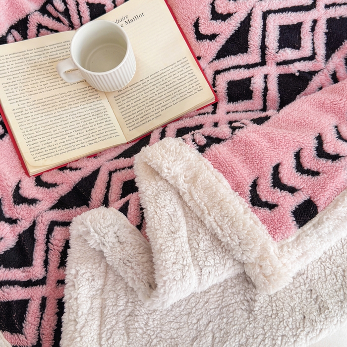 91家纺网 家纺一手货源 找家纺 卡琪曼 2025新款阳离子提花羊羔绒毛毯盖毯毯子 粉色