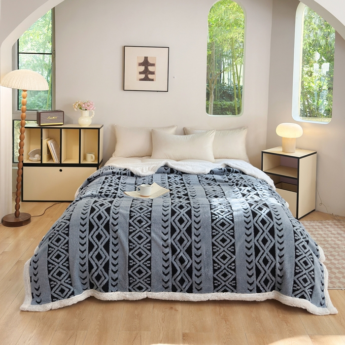 91家纺网 家纺一手货源 找家纺 卡琪曼 2025新款阳离子提花羊羔绒毛毯盖毯毯子 雾蓝