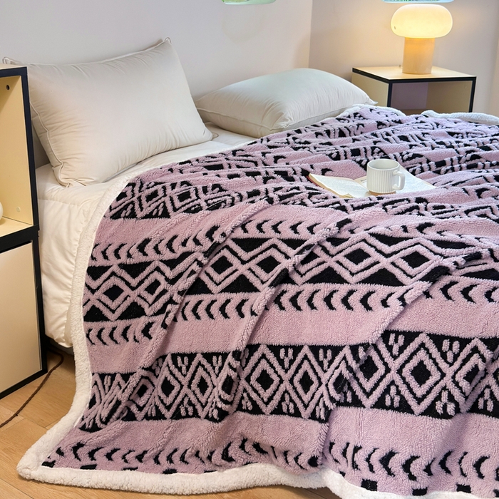 91家纺网 家纺一手货源 找家纺 卡琪曼 2025新款阳离子提花羊羔绒毛毯盖毯毯子 浅紫色