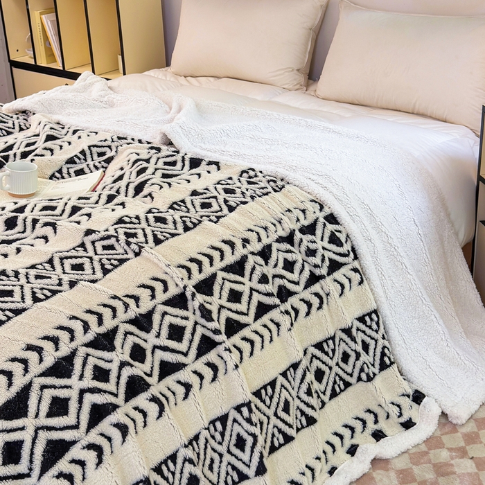 91家纺网 家纺一手货源 找家纺 卡琪曼 2025新款阳离子提花羊羔绒毛毯盖毯毯子 米白