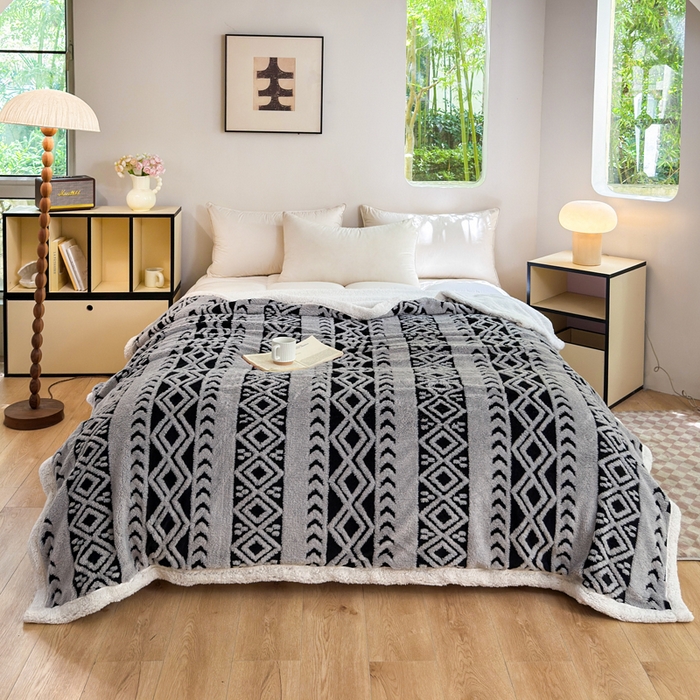 91家纺网 家纺一手货源 找家纺 卡琪曼 2025新款阳离子提花羊羔绒毛毯盖毯毯子 浅灰