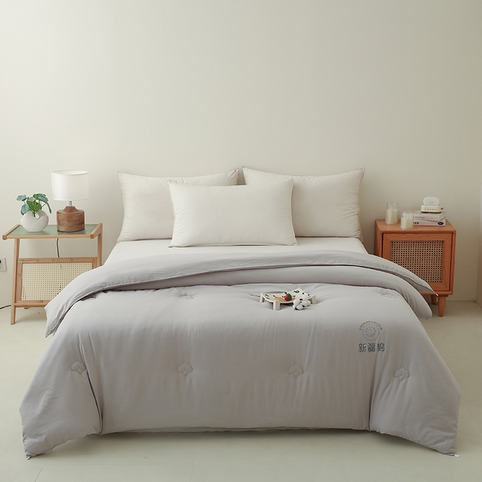 91家纺网 家纺一手货源 找家纺 爱诗诺家纺 2025新款拼色无印风新疆棉花被春秋被夏被四季被被子被芯 灰色