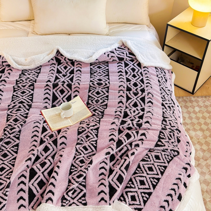 91家纺网 家纺一手货源 找家纺 卡琪曼 2025新款阳离子提花羊羔绒毛毯盖毯毯子 浅紫色