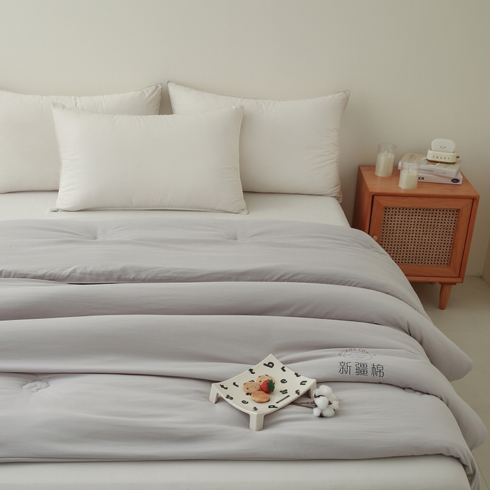 91家纺网 家纺一手货源 找家纺 爱诗诺家纺 2025新款拼色无印风新疆棉花被春秋被夏被四季被被子被芯 灰色