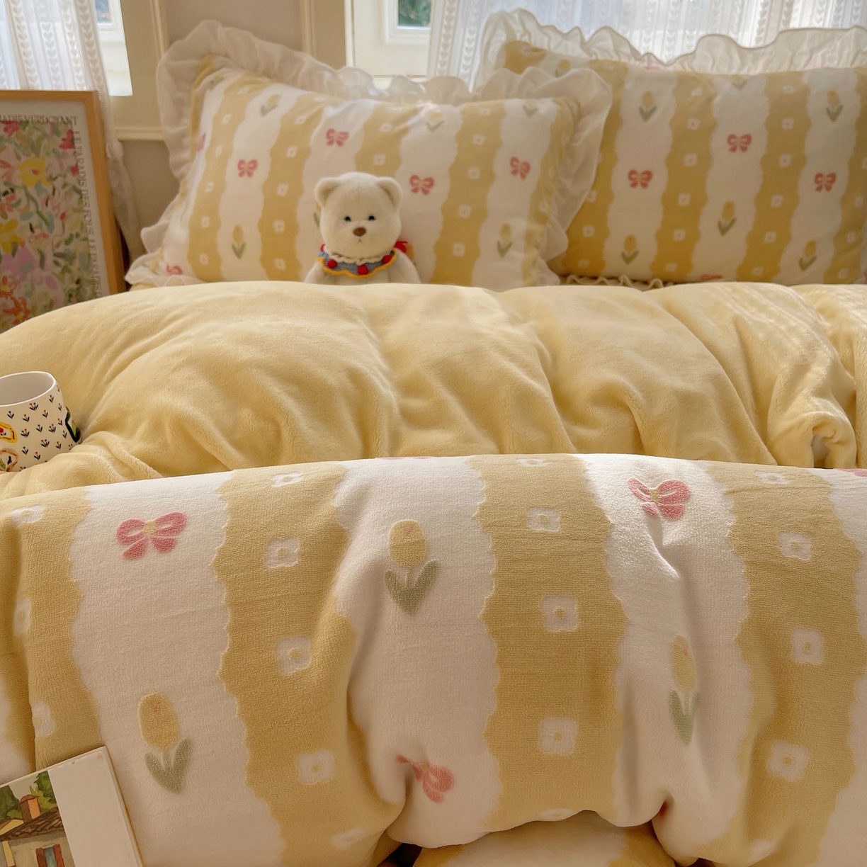 91家纺网 家纺一手货源 找家纺 三朵家纺 2025新款韩系花边雕花绒牛奶绒法莱绒四件套 恋花小经黄