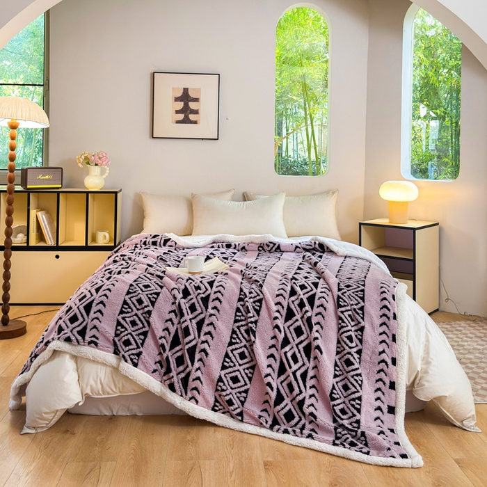 91家纺网 家纺一手货源 找家纺 卡琪曼 2025新款阳离子提花羊羔绒毛毯盖毯毯子 浅紫色