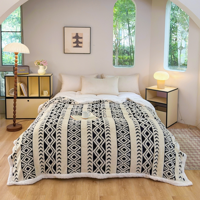 91家纺网 家纺一手货源 找家纺 卡琪曼 2025新款阳离子提花羊羔绒毛毯盖毯毯子 米白