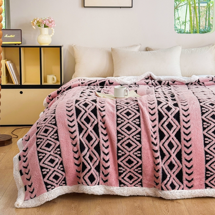 91家纺网 家纺一手货源 找家纺 卡琪曼 2025新款阳离子提花羊羔绒毛毯盖毯毯子 粉色