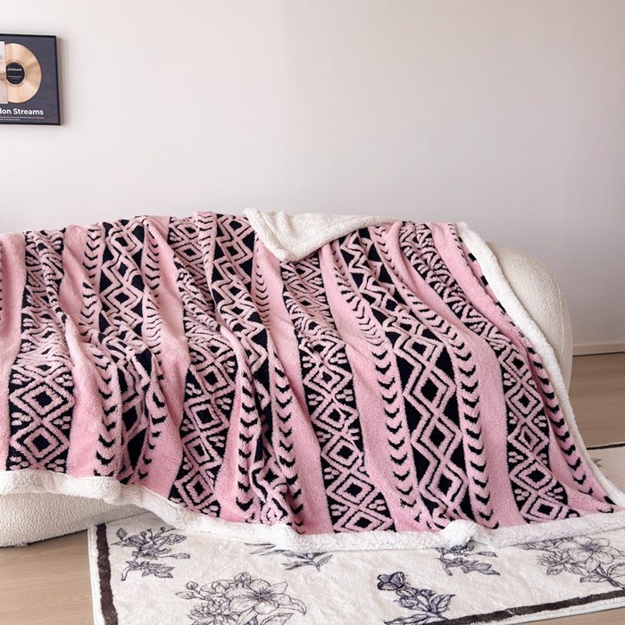 91家纺网 家纺一手货源 找家纺 卡琪曼 2025新款阳离子提花羊羔绒毛毯盖毯毯子 粉色