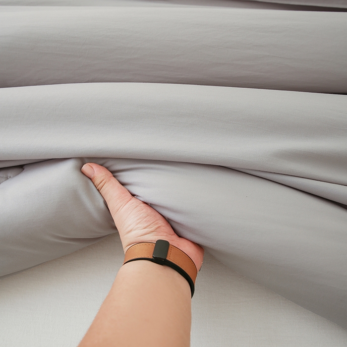 91家纺网 家纺一手货源 找家纺 爱诗诺家纺 2025新款拼色无印风新疆棉花被春秋被夏被四季被被子被芯 灰色