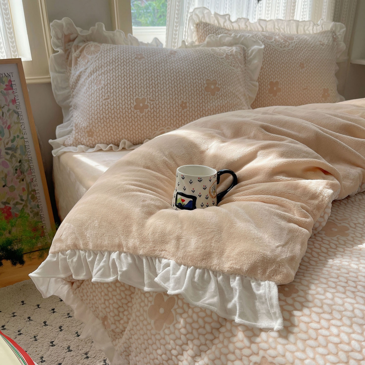 91家纺网 家纺一手货源 找家纺 三朵家纺 2025新款韩系花边雕花绒牛奶绒法莱绒四件套 精灵兔