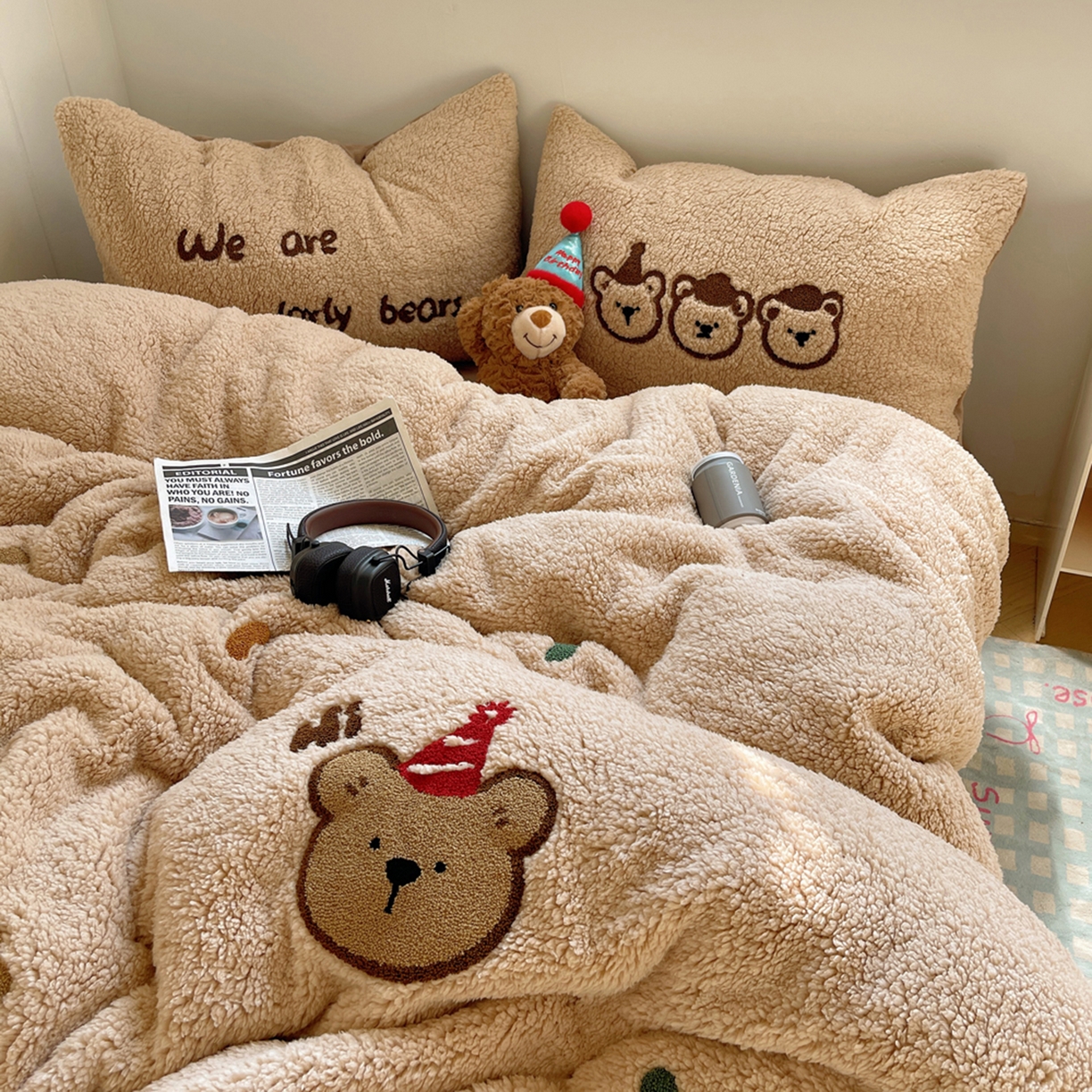 91家纺网 家纺一手货源 找家纺 轻奢坊 2025新款软糯可爱ins韩风羊羔绒毛巾绣四件套 三只小熊-咖