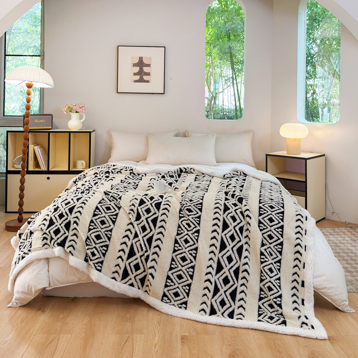 91家纺网 家纺一手货源 找家纺 卡琪曼 2025新款阳离子提花羊羔绒毛毯盖毯毯子 米白