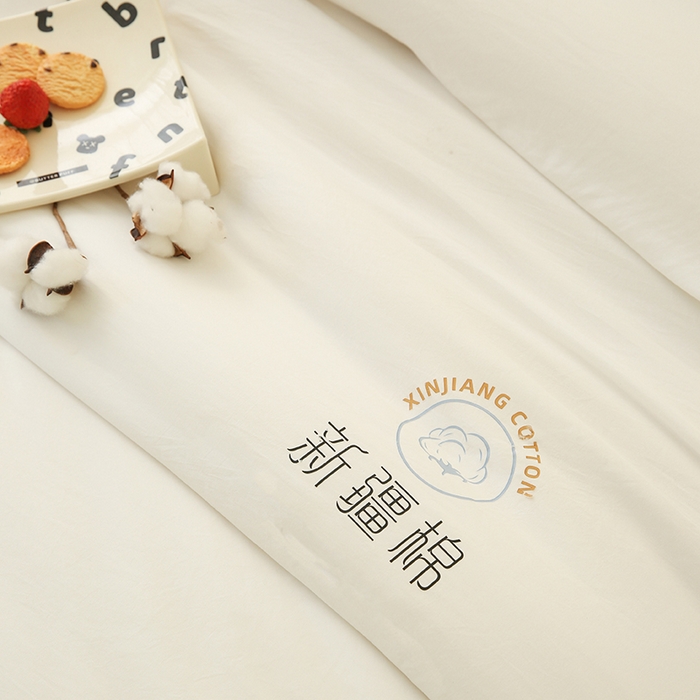 91家纺网 家纺一手货源 找家纺 爱诗诺家纺 2025新款拼色无印风新疆棉花被春秋被夏被四季被被子被芯 白+蓝