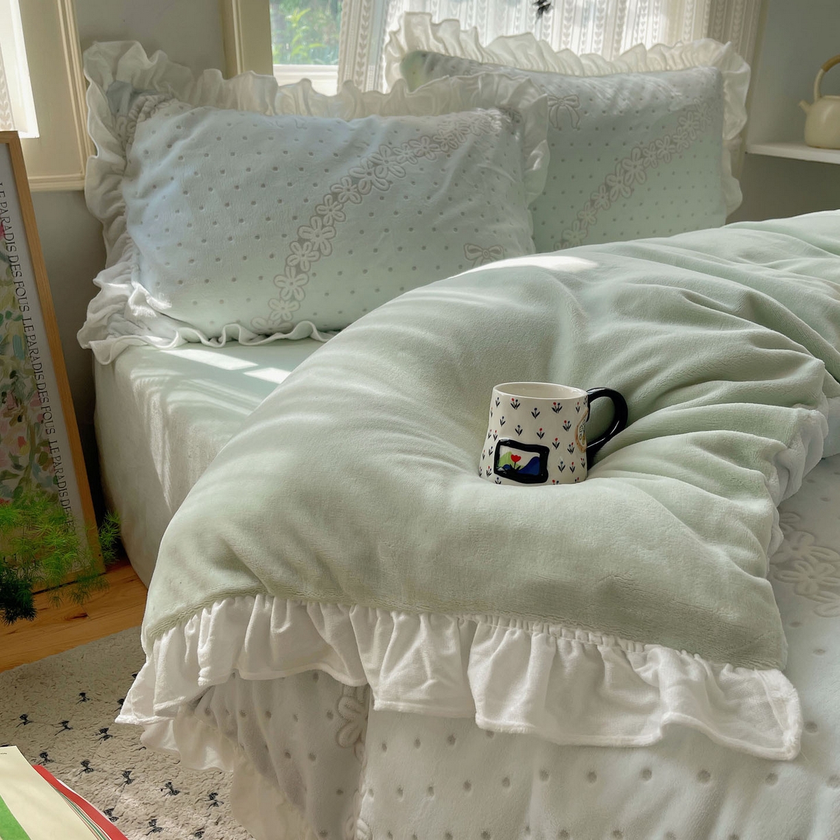 91家纺网 家纺一手货源 找家纺 三朵家纺 2025新款韩系花边雕花绒牛奶绒法莱绒四件套 海棠秘境