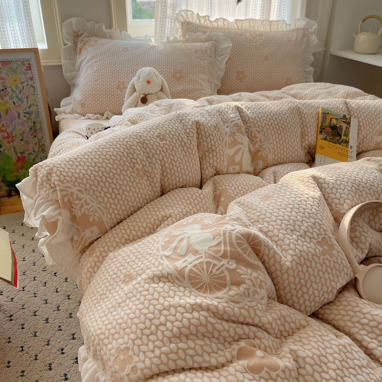 三朵家纺 2025新款韩系花边雕花绒牛奶绒法莱绒四件套 精灵兔