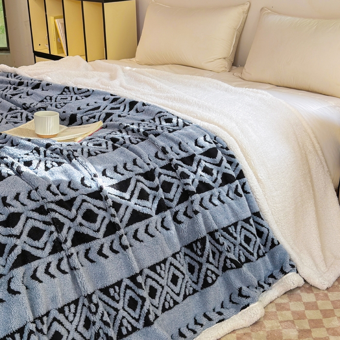 91家纺网 家纺一手货源 找家纺 卡琪曼 2025新款阳离子提花羊羔绒毛毯盖毯毯子 雾蓝