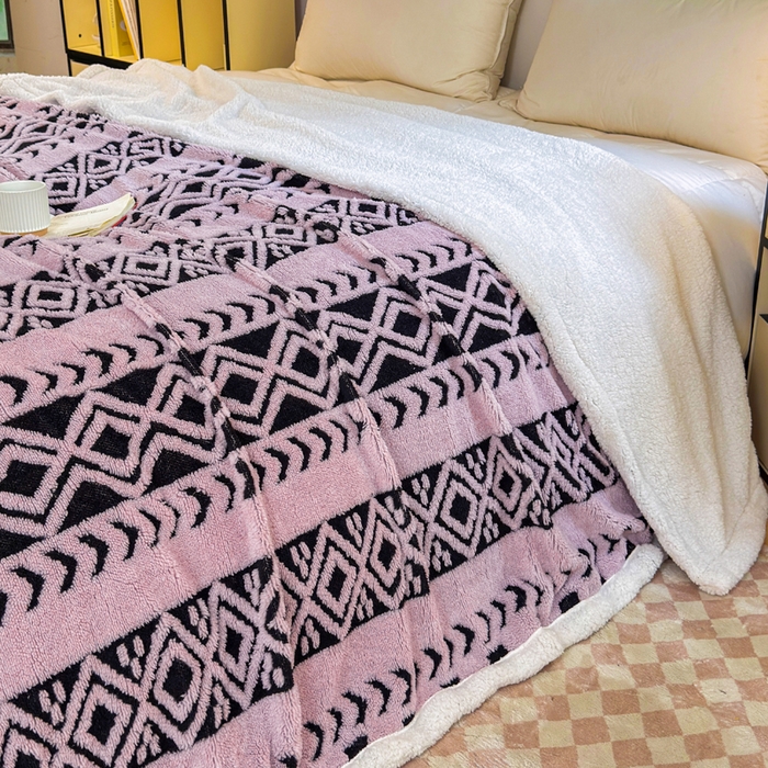 91家纺网 家纺一手货源 找家纺 卡琪曼 2025新款阳离子提花羊羔绒毛毯盖毯毯子 浅紫色