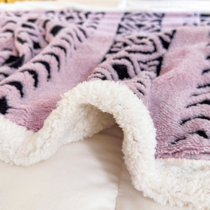 91家纺网 家纺一手货源 找家纺 卡琪曼 2025新款阳离子提花羊羔绒毛毯盖毯毯子 浅紫色