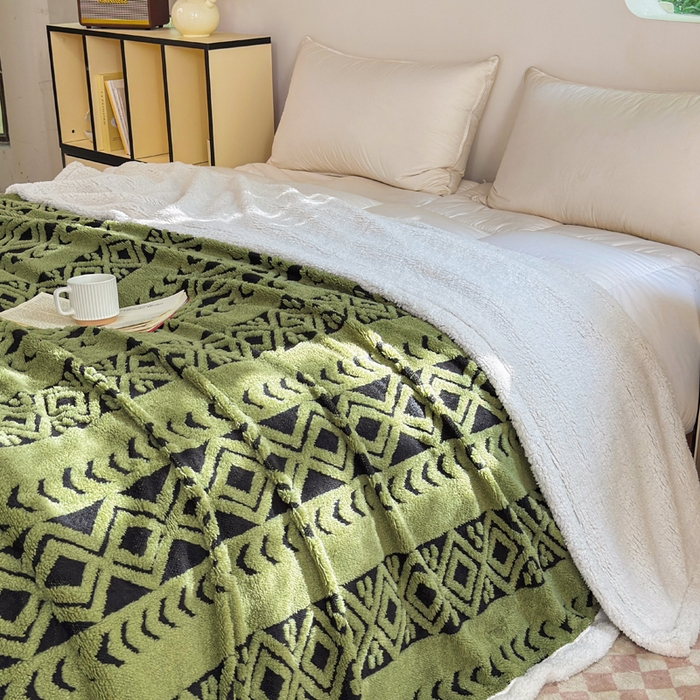 91家纺网 家纺一手货源 找家纺 卡琪曼 2025新款阳离子提花羊羔绒毛毯盖毯毯子 军绿
