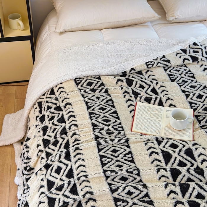 91家纺网 家纺一手货源 找家纺 卡琪曼 2025新款阳离子提花羊羔绒毛毯盖毯毯子 米白