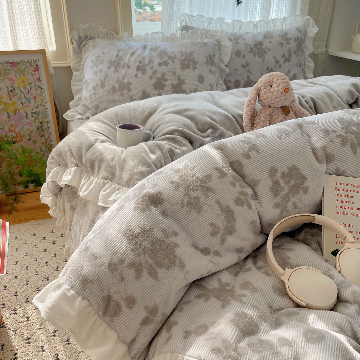 91家纺网 家纺一手货源 找家纺 三朵家纺 2025新款韩系花边雕花绒牛奶绒法莱绒四件套 蔷薇梦境